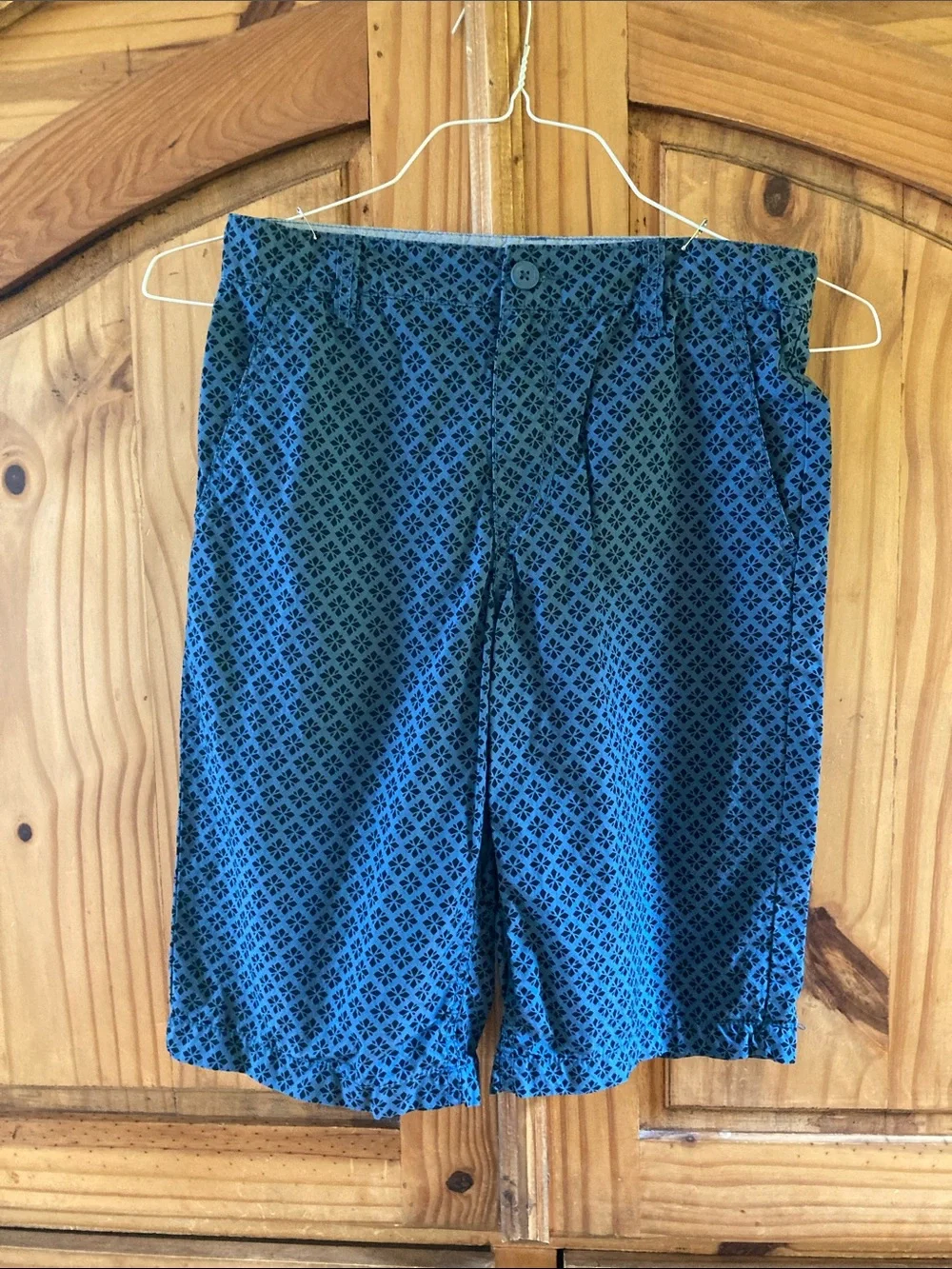 Boys Old Navy blue diamonds long chino shorts size 14